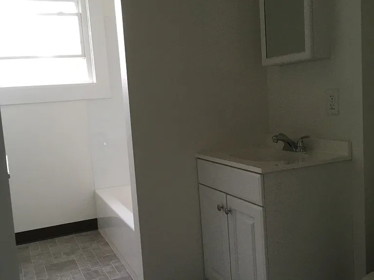 604 S Seneca Ave — Photo 8