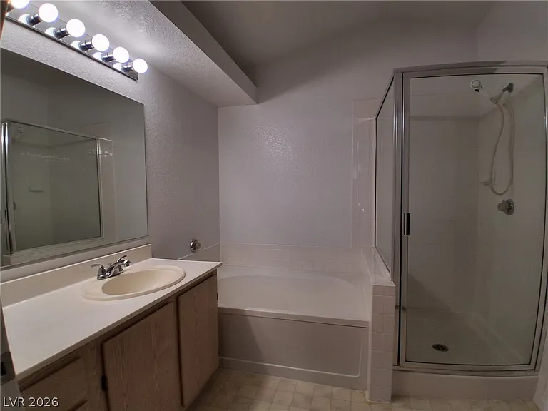 7802 Kings Cove Ct — Photo 6