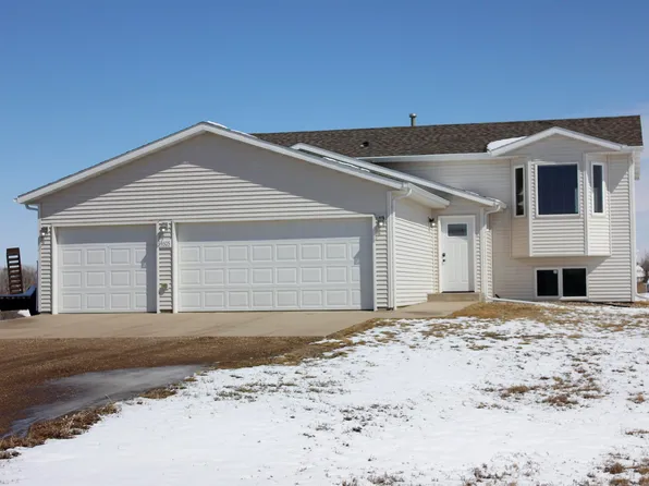 4605 Kendal Ct, Bismarck, ND 58504