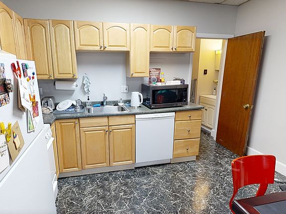 5th image of 47 Bay State Rd #2