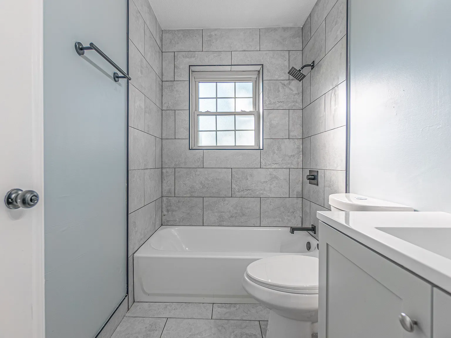 3 bed, 976 sqft, $1,569 — Photo 4