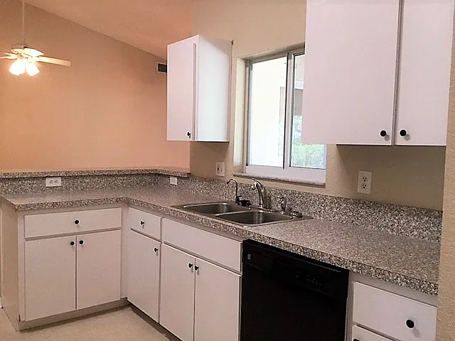 4 bed, 2.0 bath, 1732 sqft, $2,310 — Photo 3