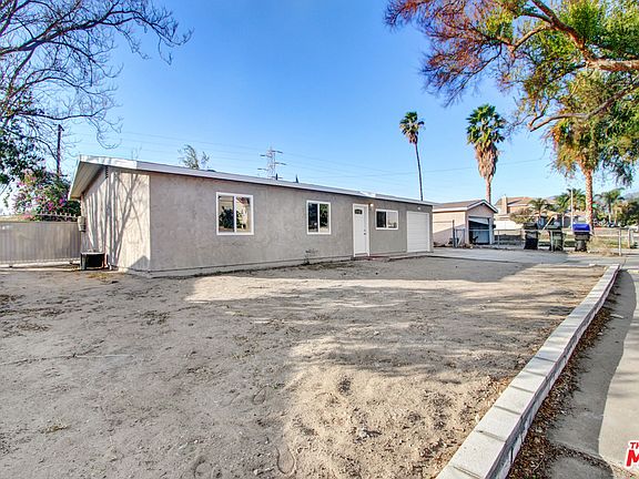 3rd image of 1582 N California St