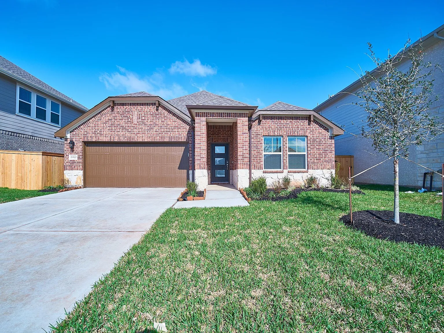 3 bed, 2.0 bath, 1831 sqft, $2,450 — Photo 3