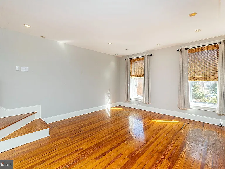 7 N Loudoun St #1/2 — Photo 5