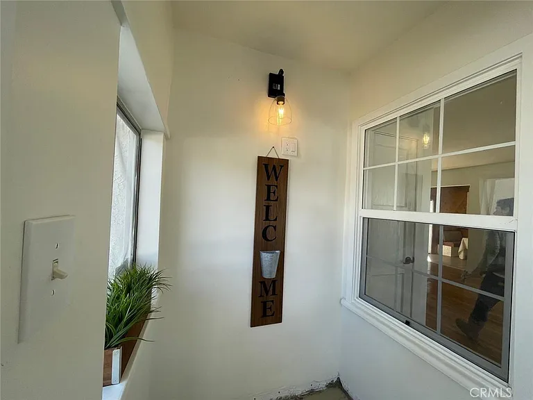 7359 Amestoy Ave — Photo 30