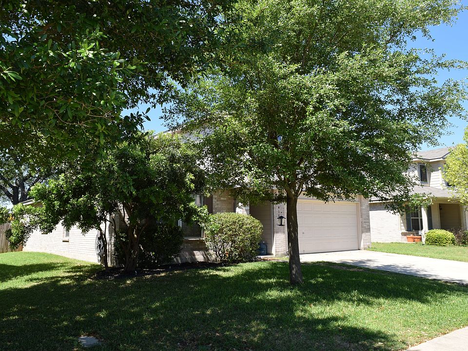 2nd image of 1416 Creek Knl