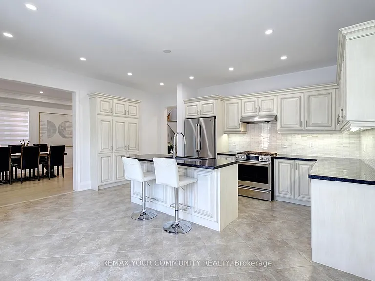 16 Muret Cres — Photo 15