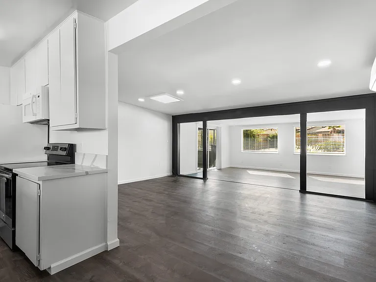 5610 Mariposa Ave — Photo 12