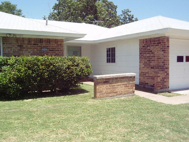 1st image of 445 Brookview Dr