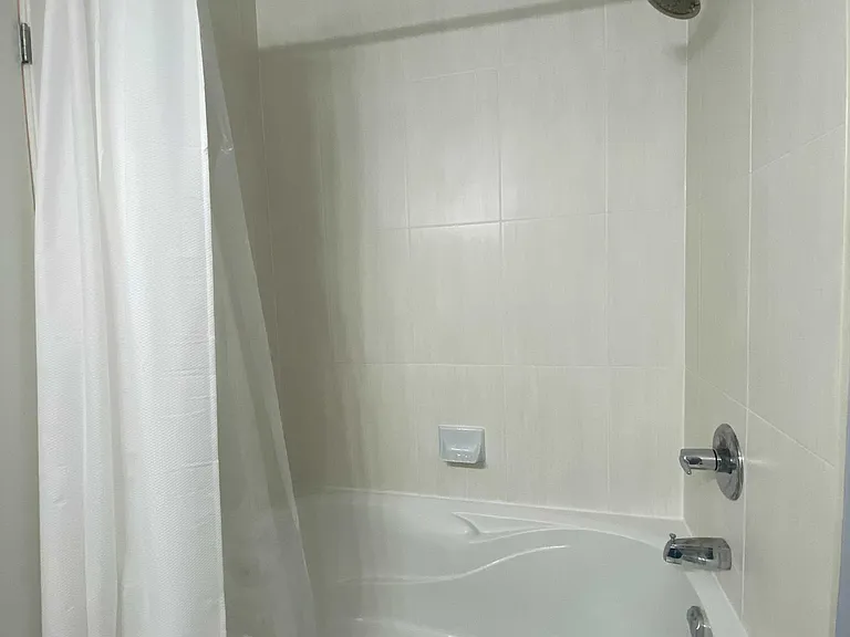 18 Harbour St #1802 — Photo 10