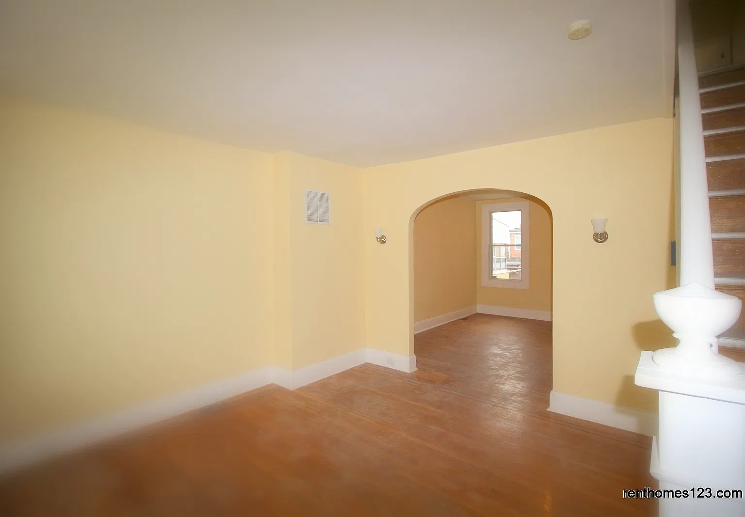 Completely Renovated 4 Bedroom Home Accepting 3 Bedroom Vouchers With A Reduced Security Deposit!... — Photo 2