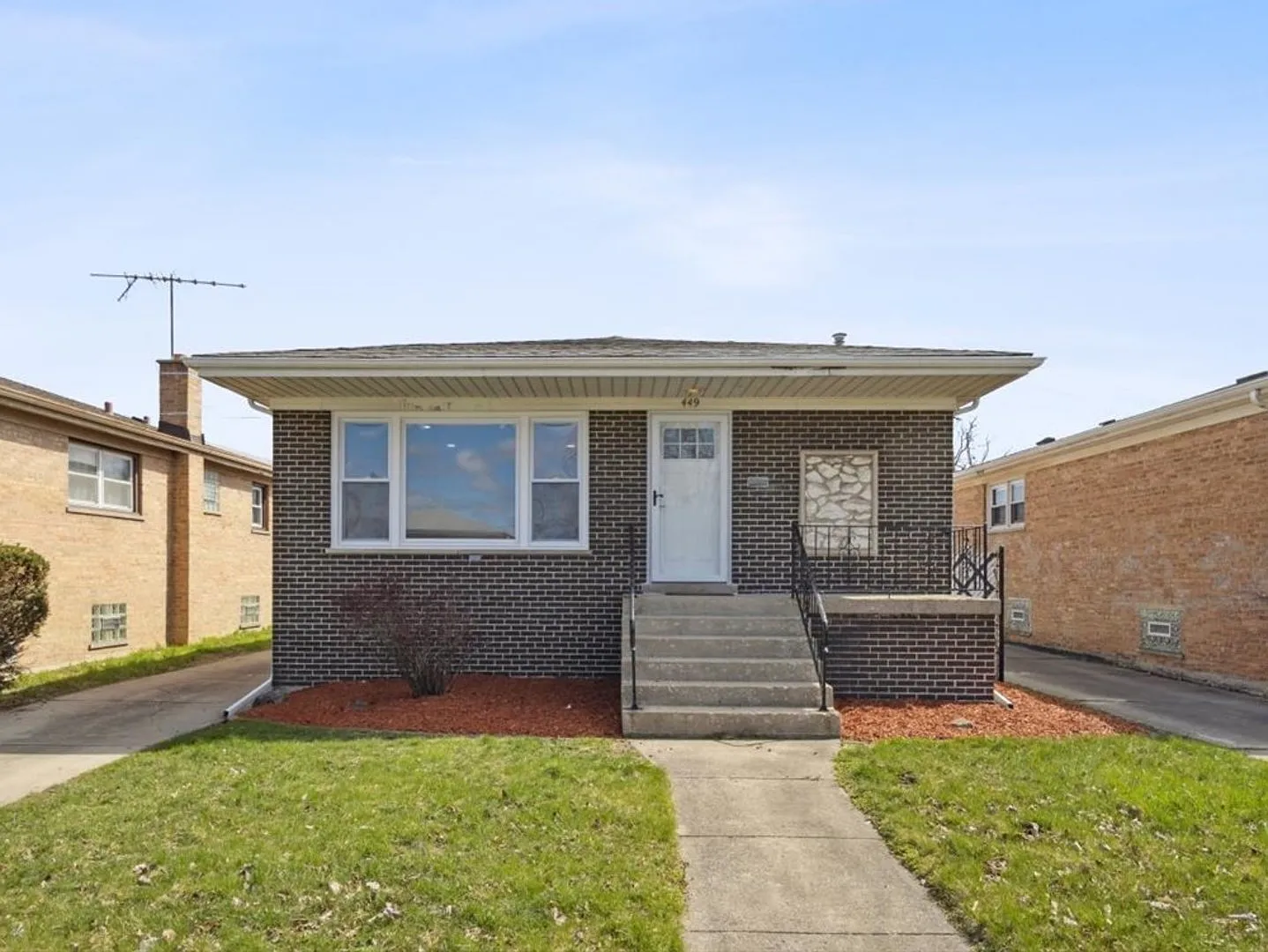 449 Saginaw Ave photo 1