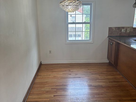 4th image of 719 Taylor Dr