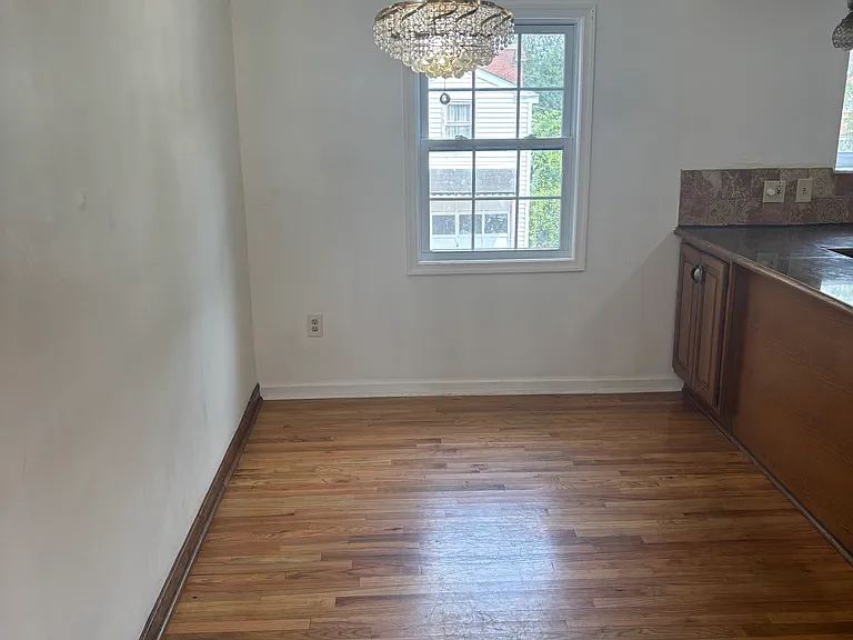 719 Taylor Dr — Photo 4
