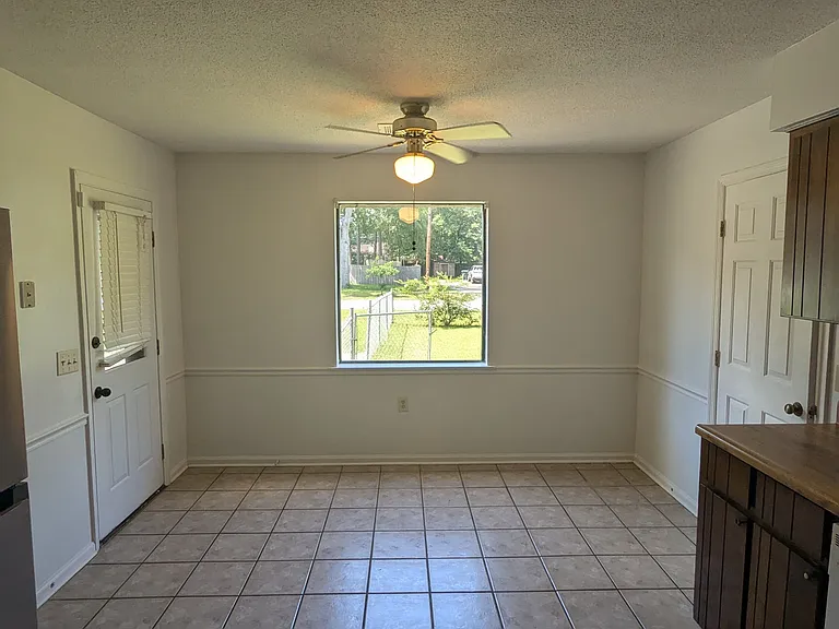 1410 Brittney Ln — Photo 9