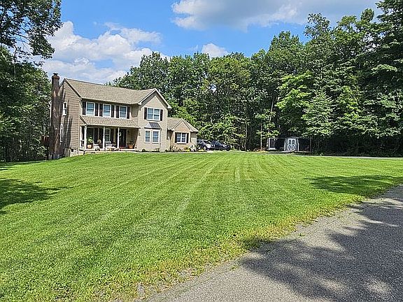 5th image of 227 Evergreen Ct