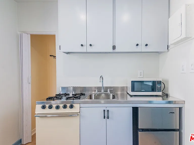 4170 Ince Blvd — Photo 14