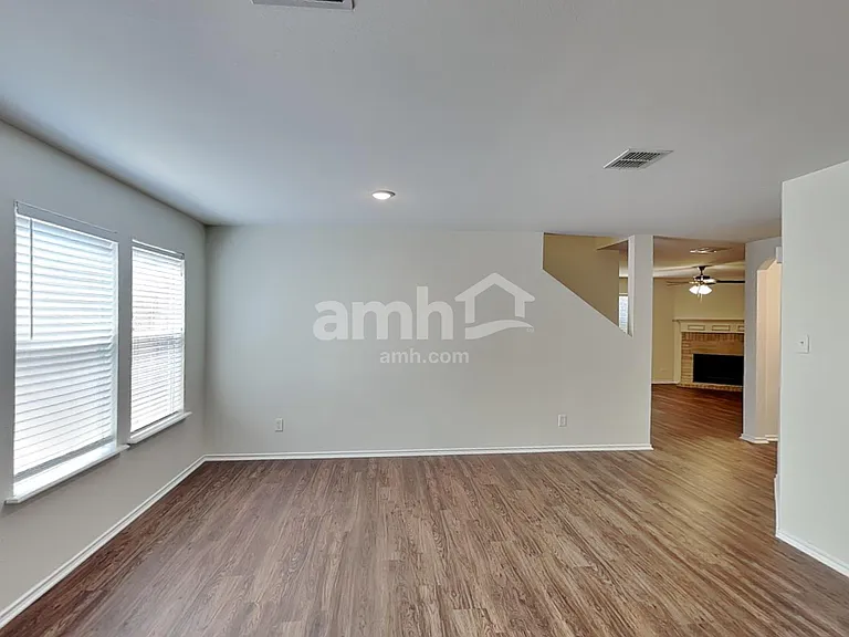 7919 Oak Pointe — Photo 6