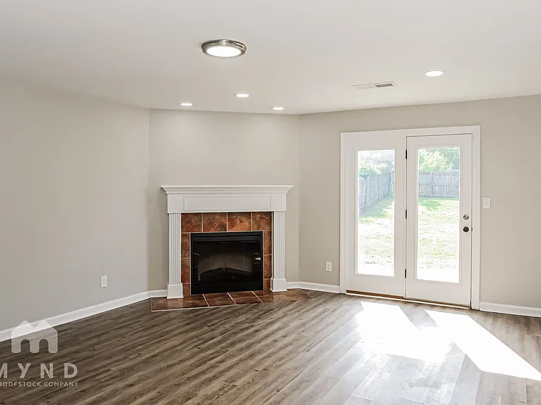 3225 Lakeland Dr — Photo 5