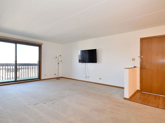 4th image of 10420 Circle Dr APT 34B