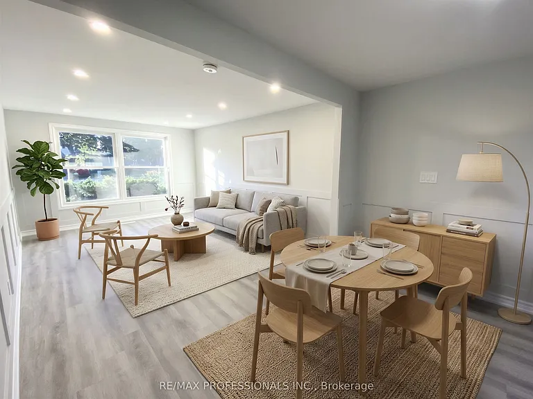 77 Roseneath Cres #UPPER — Photo 1
