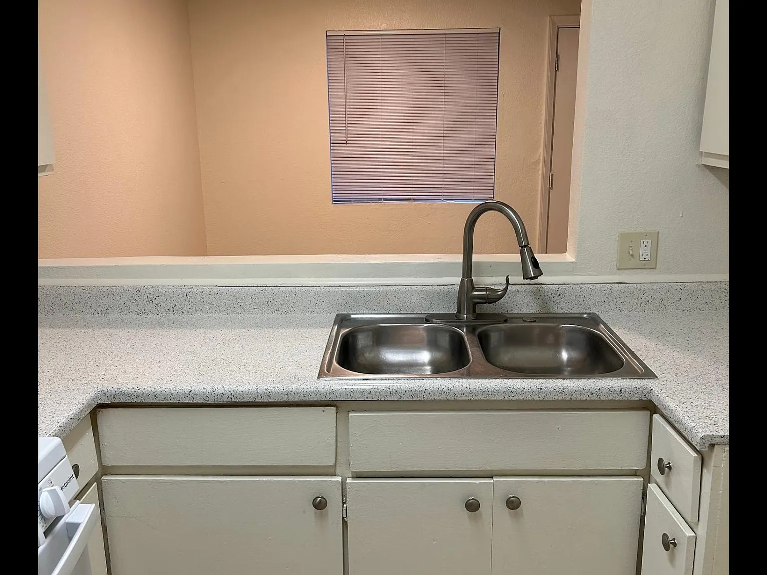 1 bed, 700 sqft, $1,349 — Photo 4
