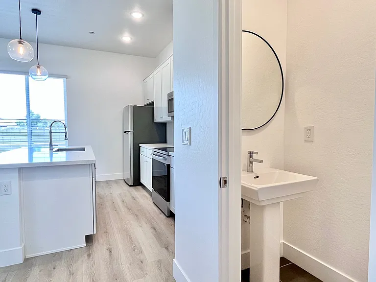 1247 E Colter St #11 — Photo 15