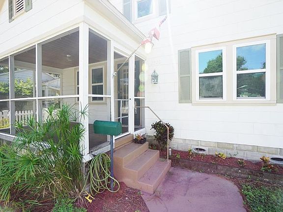 5th image of 2620 13th Ave N