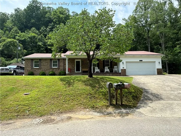 11 Greenapple Dr, Delbarton, WV 25670