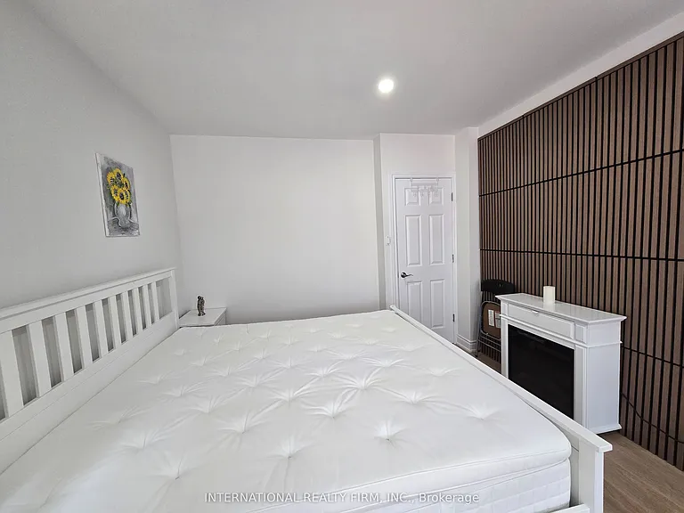 261 Soudan Ave #MAIN — Photo 9