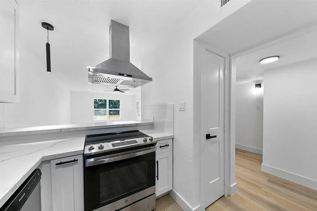 1514 Wirt Road - 8 — Photo 2
