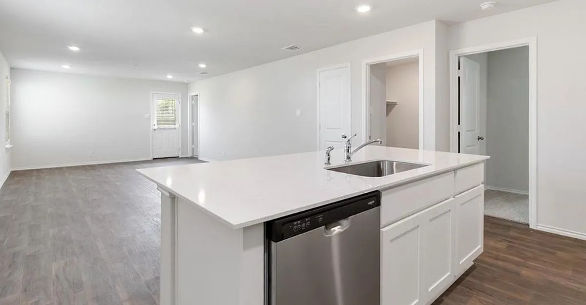 4 bed, 1503 sqft, $2,000 — Photo 4