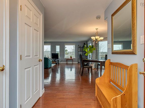 4th image of 31 Limestone Ave