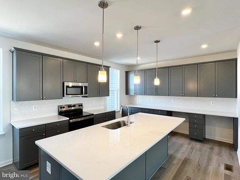 357 Andrew Ct — Photo 11