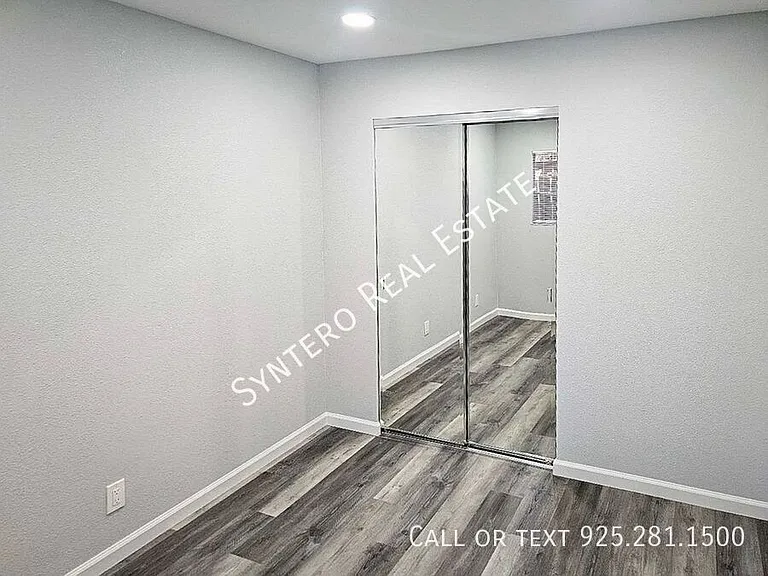 1524 Glazier Dr #4 — Photo 9