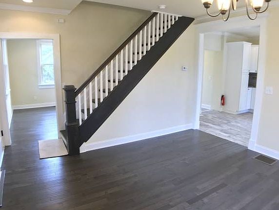 3rd image of 592 Lee Ave