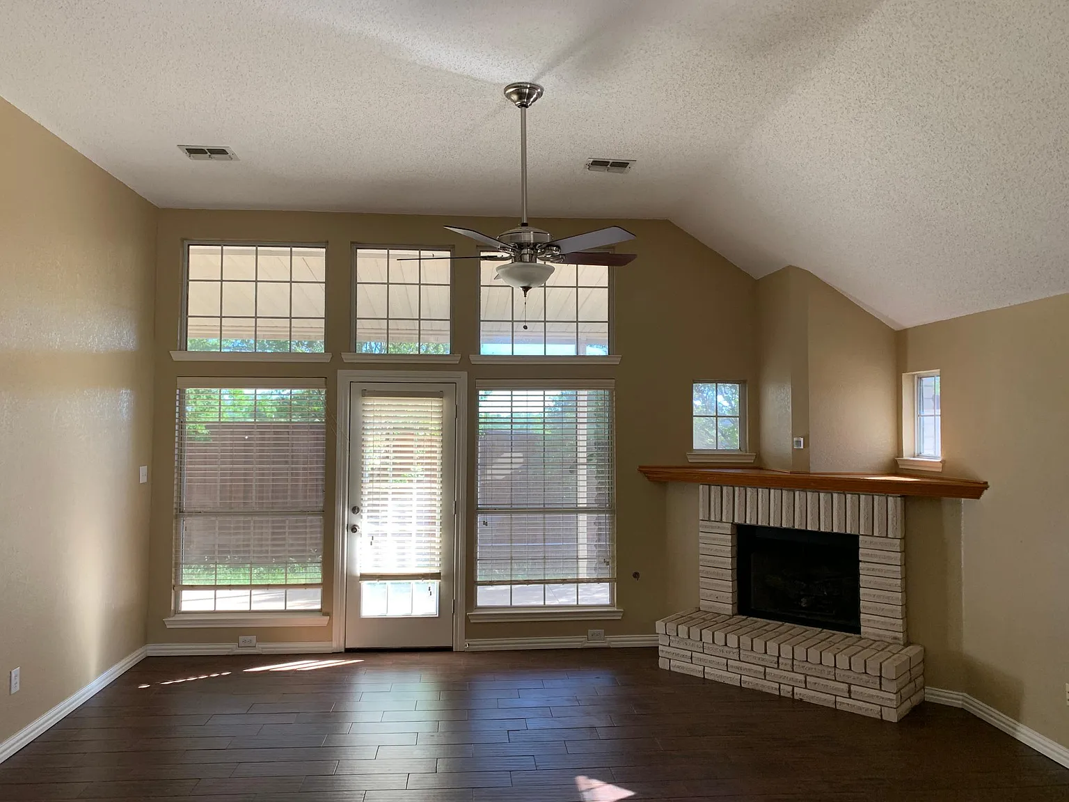 18504 Shadow Ridge Dr — Photo 3