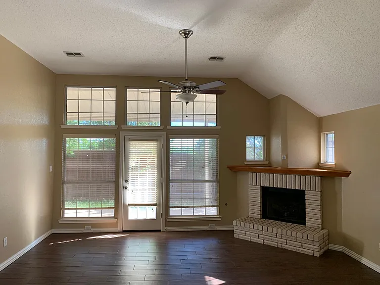18504 Shadow Ridge Dr — Photo 3