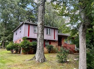 1702 Larchmont Dr, Greensboro, NC 27405