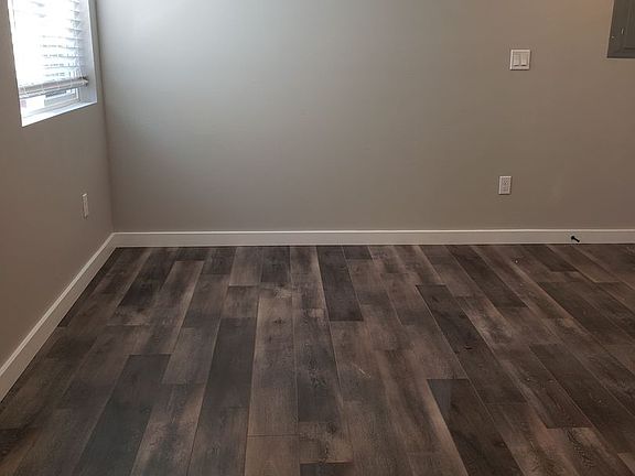 2nd image of 612 NE Santiam Blvd Unit 6