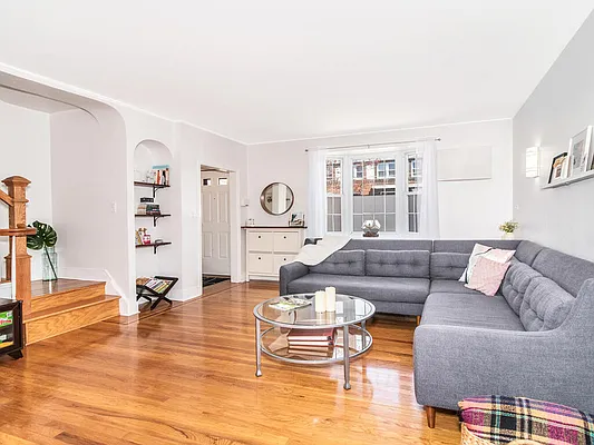 Sold by Douglas Elliman | media 24