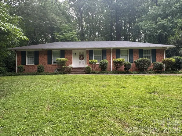 6824 Linda Lake Dr, Charlotte, NC 28215