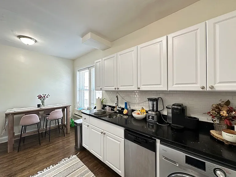 3819.5 N Greenview Ave #W4 — Photo 6
