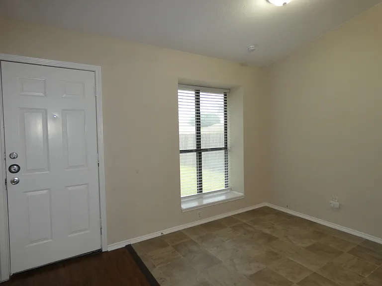 Meadowbrook Dr — Photo 9