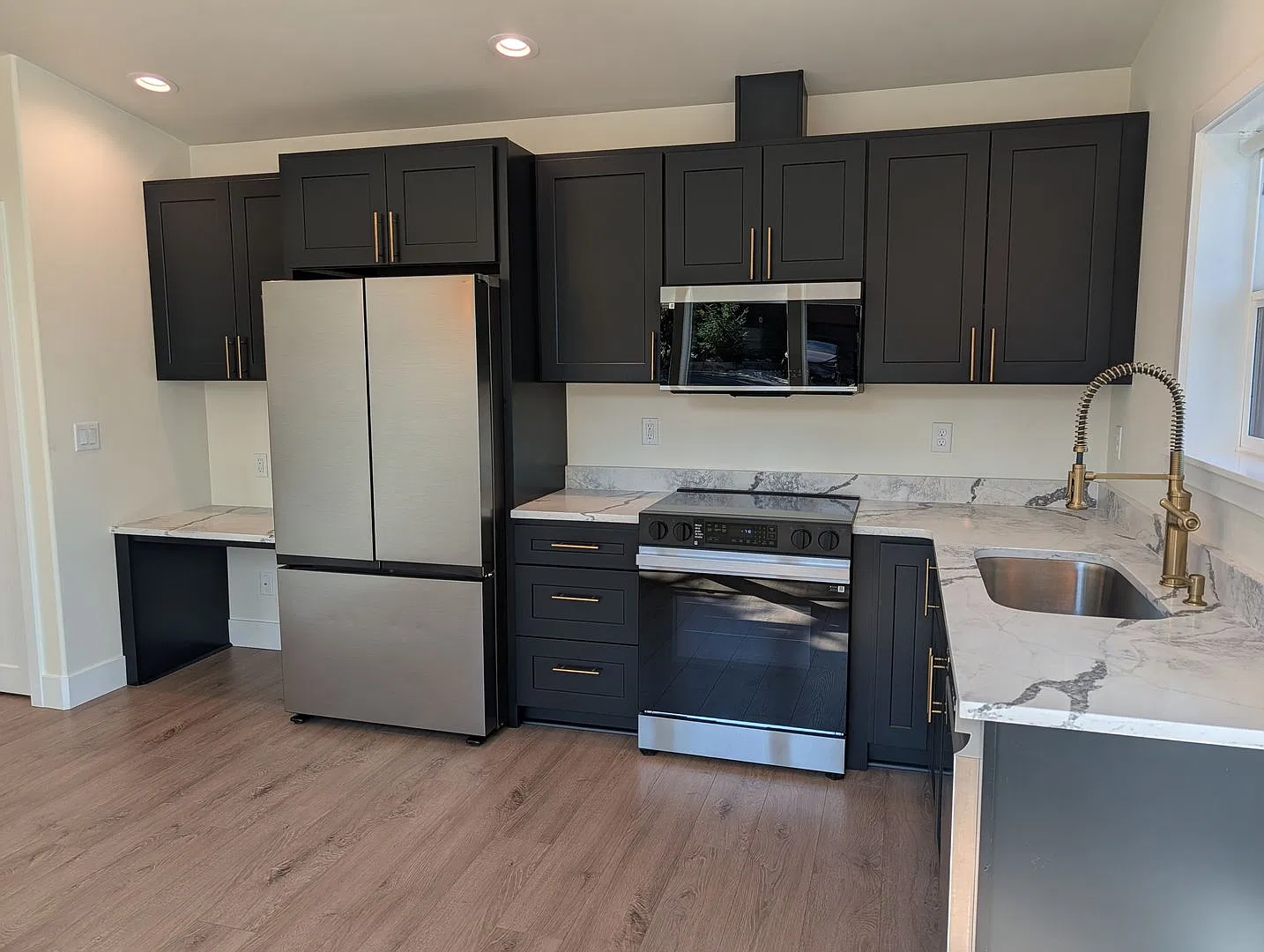 Stylish Newer Built One-bedroom in the Heart of Ashland — Photo 4