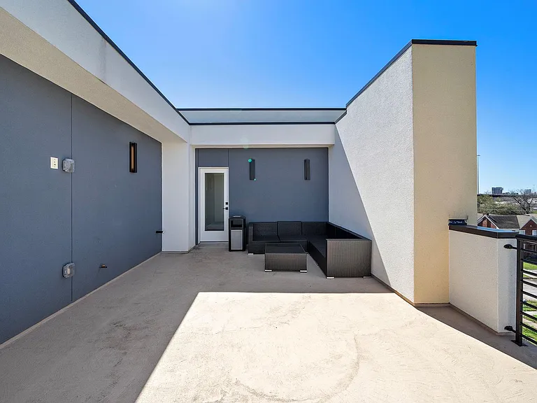 3515 Hutchins St — Photo 34