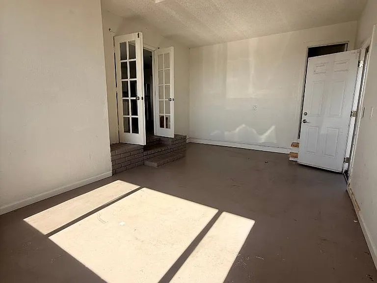 1535 Fischer Ave — Photo 17