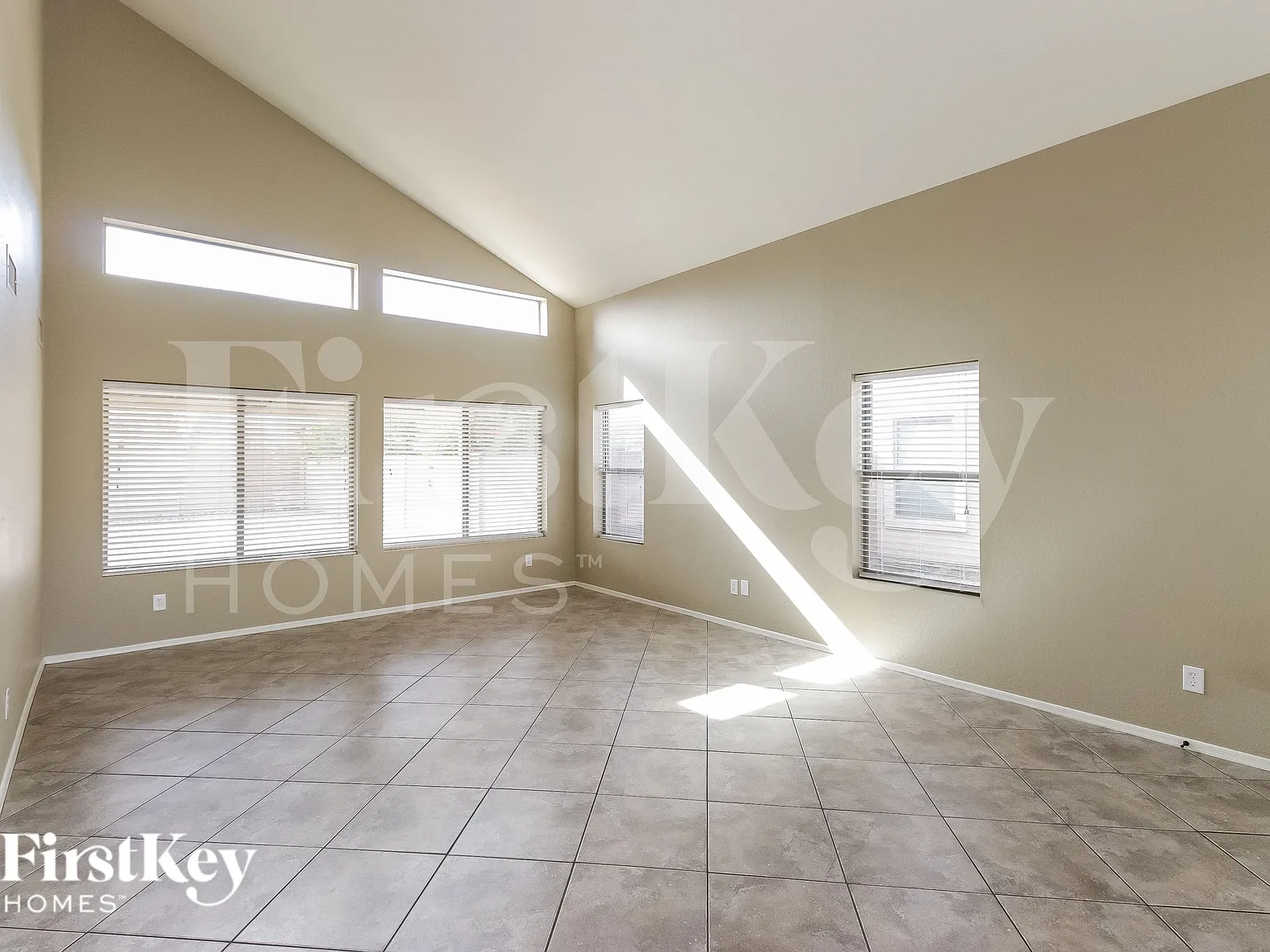 4 bed, 2.5 bath, 2486 sqft, $2,470 — Photo 2