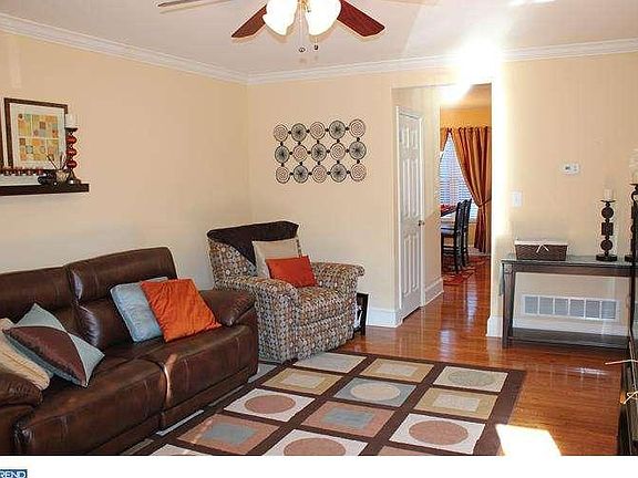 3rd image of 1905B Gilpin Ave #B